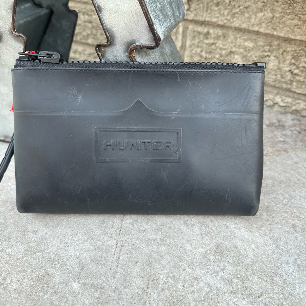 Hunter Bag Pouch Carry All Rubber Zippered Top Black
